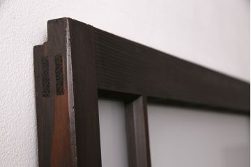 ドアをリペア&カスタム!框を加工し引き戸仕様へ変更。結霜ガラス、緑の色ガラスへ入れ替え。濃い茶色で着色し仕上げ。(引き戸、建具)