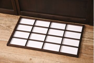 昭和初期の格子戸4枚をリペア&カスタム!クリアガラスを結霜ガラスへ入れ替え。障子の張り替え。濃い茶色で着色し仕上げ。(引き戸、建具)
