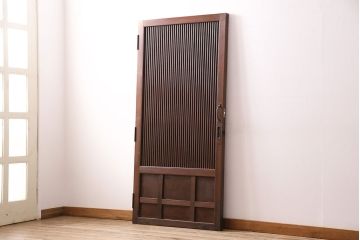 明治大正期の蔵戸をリペア&カスタム!取っ手、蝶番を取り付けドアにリメイク。設置場所に合わせてリサイズ。格子裏にアクリルワーロンを組み入れ。(玄関戸、玄関ドア、建具)