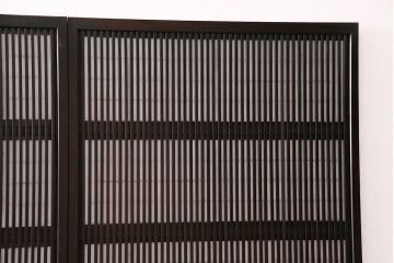 大正期の格子戸4枚をリペア&カスタム!設置場所に合わせてリサイズ。引き手を取り付け。裏障子の張り替え。現状に近しい色味に着色し仕上げ。(引き戸、建具)
