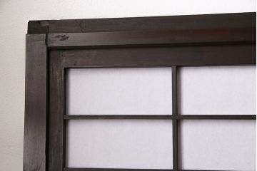 大正期の格子戸4枚をリペア&カスタム!設置場所に合わせてリサイズ。引き手を取り付け。裏障子の張り替え。現状に近しい色味に着色し仕上げ。(引き戸、建具)