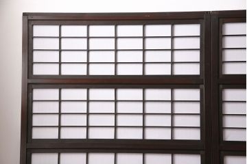 大正期の格子戸4枚をリペア&カスタム!設置場所に合わせてリサイズ。引き手を取り付け。裏障子の張り替え。現状に近しい色味に着色し仕上げ。(引き戸、建具)
