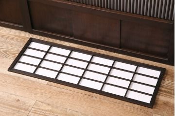 大正期の格子戸4枚をリペア&カスタム!設置場所に合わせてリサイズ。引き手を取り付け。裏障子の張り替え。現状に近しい色味に着色し仕上げ。(引き戸、建具)