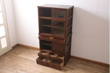 戸棚をリペア&カスタム!可動部の調整や傷の補修を行い、建具はゆらゆらガラスへ入れ替え。(収納棚、キャビネット、食器棚)