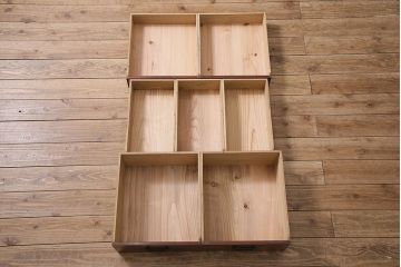 戸棚をリペア&カスタム!可動部の調整や傷の補修を行い、建具はゆらゆらガラスへ入れ替え。(収納棚、キャビネット、食器棚)