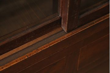 戸棚をリペア&カスタム!可動部の調整や傷の補修を行い、建具はゆらゆらガラスへ入れ替え。(収納棚、キャビネット、食器棚)