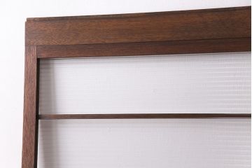 昭和中期のガラス戸2枚をリペア&カスタム!設置場所に合わせてリサイズ。強化ガラス、クリアガラス、モールガラスを組み入れ。1トーン落ち着いた色味に着色し仕上げ。(引き戸、建具)