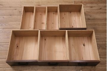 明治期の重ね箪笥をリペア&カスタム!取り外し可能な棚板を新たに製作。1トーン落ち着いた色味に着色し仕上げ。(収納棚、時代箪笥、引き出し)