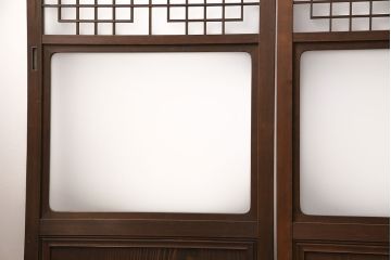 昭和中期の組子ガラス戸4枚をリペア&カスタム!ガラスをすりガラスへ差し替え。戸車を取り付け。濃い茶色で着色し仕上げ。(引き戸、建具)