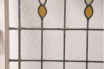 イギリスアンティークの木製ドアをリペア&カスタム!設置場所に合わせてリサイズ。金具の修理。アンティークホワイトのエイジング塗装で仕上げ。(玄関戸、建具)