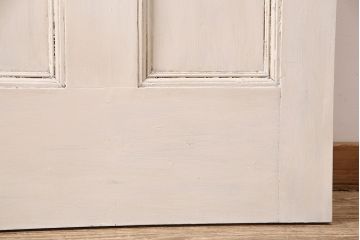 イギリスアンティークの木製ドアをリペア&カスタム!設置場所に合わせてリサイズ。金具の修理。アンティークホワイトのエイジング塗装で仕上げ。(玄関戸、建具)
