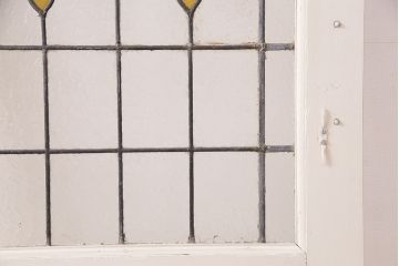 イギリスアンティークの木製ドアをリペア&カスタム!設置場所に合わせてリサイズ。金具の修理。アンティークホワイトのエイジング塗装で仕上げ。(玄関戸、建具)