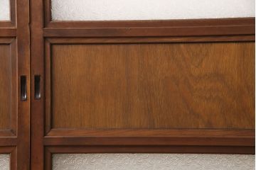 帯戸2枚をリペア&カスタム!帯部分のガラスを木材に入れ替え。現状に近しい色味に着色し仕上げ。(引き戸、建具)