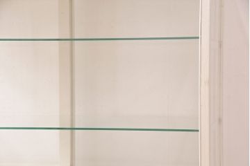 昭和中期のガラスケースをリペア&カスタム!棚板をガラス製へ変更。アンティークホワイトでペイント仕上げ。(ショーケース、陳列棚)