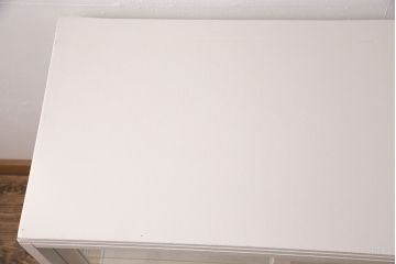 昭和中期のガラスケースをリペア&カスタム!棚板をガラス製へ変更。アンティークホワイトでペイント仕上げ。(ショーケース、陳列棚)