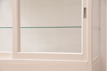昭和中期のガラスケースをリペア&カスタム!棚板をガラス製へ変更。アンティークホワイトでペイント仕上げ。(ショーケース、陳列棚)