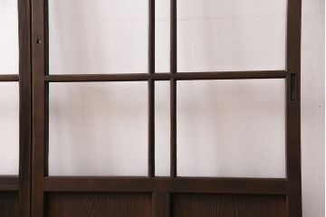 昭和初期のガラス戸2枚をリペア&カスタム!設置場所に合わせてリサイズ。ガラスはすべてクリアガラスへ入れ替え。現状に近しい色味に着色し仕上げ。(引き戸、建具)