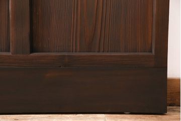 昭和初期のガラス戸2枚をリペア&カスタム!設置場所に合わせてリサイズ。ガラスはすべてクリアガラスへ入れ替え。現状に近しい色味に着色し仕上げ。(引き戸、建具)