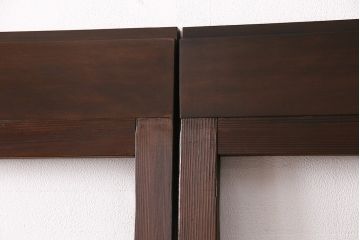 昭和初期のガラス戸2枚をリペア&カスタム!設置場所に合わせてリサイズ。ガラスはすべてクリアガラスへ入れ替え。現状に近しい色味に着色し仕上げ。(引き戸、建具)