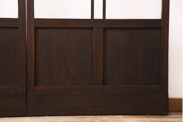昭和初期のガラス戸2枚をリペア&カスタム!設置場所に合わせてリサイズ。ガラスはすべてクリアガラスへ入れ替え。現状に近しい色味に着色し仕上げ。(引き戸、建具)