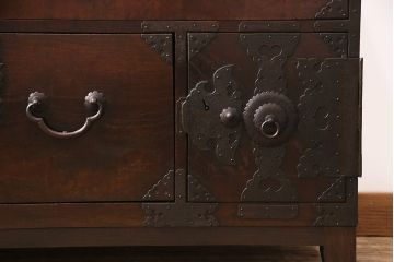 明治大正期の仙台箪笥ローボードをリペア&カスタム!天板、木製脚を取り付け。濃い茶色で着色し仕上げ。(リビングボード、時代箪笥、収納箪笥)