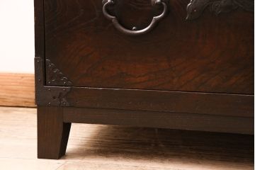 明治大正期の仙台箪笥ローボードをリペア&カスタム!天板、木製脚を取り付け。濃い茶色で着色し仕上げ。(リビングボード、時代箪笥、収納箪笥)
