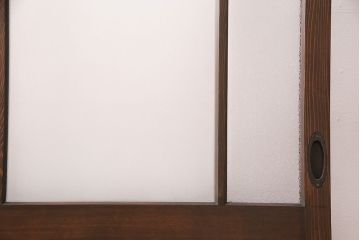 大正昭和初期のガラス戸をリペア&カスタム!設置場所に合わせてリサイズ。引き手を取り付け。ガラスの欠損箇所にダイヤガラスを組み入れ。吊り戸仕様に加工。チェスナットで着色し仕上げ。(引き戸、建具)