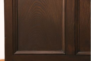 大正昭和初期のガラス戸をリペア&カスタム!設置場所に合わせてリサイズ。引き手を取り付け。ガラスの欠損箇所にダイヤガラスを組み入れ。吊り戸仕様に加工。チェスナットで着色し仕上げ。(引き戸、建具)
