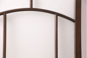 大正昭和初期のガラス戸をリペア&カスタム!設置場所に合わせてリサイズ。引き手を取り付け。ガラスの欠損箇所にダイヤガラスを組み入れ。吊り戸仕様に加工。チェスナットで着色し仕上げ。(引き戸、建具)