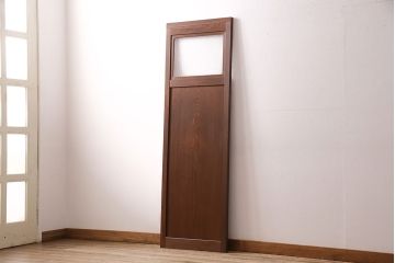 昭和中期のドアをリペア&カスタム!設置場所に合わせてリサイズ。ドアノブ、蝶番は取り外し、埋め木加工。現状に近しい色味に着色し仕上げ。(木製ドア、建具)