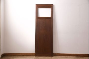 昭和中期のドアをリペア&カスタム!設置場所に合わせてリサイズ。ドアノブ、蝶番は取り外し、埋め木加工。現状に近しい色味に着色し仕上げ。(木製ドア、建具)