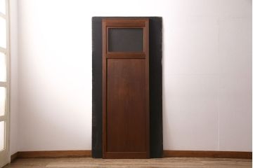 昭和中期のドアをリペア&カスタム!設置場所に合わせてリサイズ。ドアノブ、蝶番は取り外し、埋め木加工。現状に近しい色味に着色し仕上げ。(木製ドア、建具)