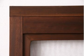 昭和中期のドアをリペア&カスタム!設置場所に合わせてリサイズ。ドアノブ、蝶番は取り外し、埋め木加工。現状に近しい色味に着色し仕上げ。(木製ドア、建具)