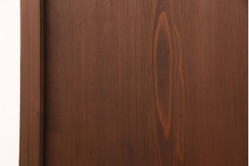 昭和中期のドアをリペア&カスタム!設置場所に合わせてリサイズ。ドアノブ、蝶番は取り外し、埋め木加工。現状に近しい色味に着色し仕上げ。(木製ドア、建具)