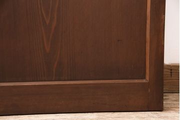 昭和中期のドアをリペア&カスタム!設置場所に合わせてリサイズ。ドアノブ、蝶番は取り外し、埋め木加工。現状に近しい色味に着色し仕上げ。(木製ドア、建具)