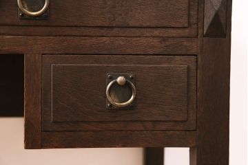 アンティークの平机の見た目を変えずに綺麗にリペア!可動部の調整を行い、現状に近しい色味に着色し仕上げ。(デスク、在宅ワーク、両袖机)