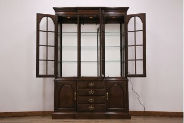 ドレクセルヘリテイジの照明付きキャビネットをリペア&カスタム!ガラス棚板を新たに製作し、入れ替え。現状に近しい色味に着色し仕上げ。(食器棚、収納棚、カップボード)