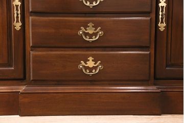 ドレクセルヘリテイジの照明付きキャビネットをリペア&カスタム!ガラス棚板を新たに製作し、入れ替え。現状に近しい色味に着色し仕上げ。(食器棚、収納棚、カップボード)