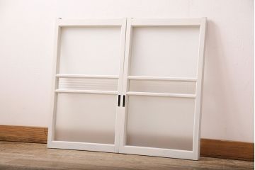 アンティークのガラス戸2枚をリペア&カスタム!高品質リペア済み商品をアンティークホワイトのペイント仕上げ。(引き戸、建具)