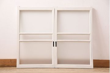 アンティークのガラス戸2枚をリペア&カスタム!高品質リペア済み商品をアンティークホワイトのペイント仕上げ。(引き戸、建具)