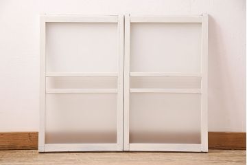 アンティークのガラス戸2枚をリペア&カスタム!高品質リペア済み商品をアンティークホワイトのペイント仕上げ。(引き戸、建具)