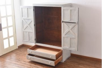 松本民芸家具のD型洋服箪笥をリペア&カスタム!可動部の調整を行い、アンティークホワイトのペイント仕上げ。(収納箪笥、引き出し)