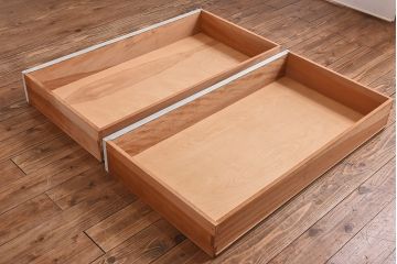 松本民芸家具のD型洋服箪笥をリペア&カスタム!可動部の調整を行い、アンティークホワイトのペイント仕上げ。(収納箪笥、引き出し)