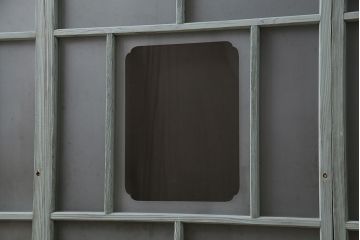昭和初期のガラス戸3枚をリペア&カスタム!設置場所に合わせてリサイズ。引き手、鍵を取り付け。水色のバターミルクペイントで仕上げ。(引き戸、建具)