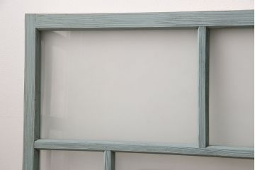 昭和初期のガラス戸3枚をリペア&カスタム!設置場所に合わせてリサイズ。引き手、鍵を取り付け。水色のバターミルクペイントで仕上げ。(引き戸、建具)