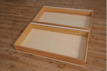 松本民芸家具のD型洋服箪笥をリペア&カスタム!可動部の調整を行い、アンティークホワイトのペイント仕上げ。(ワードローブ、収納箪笥)