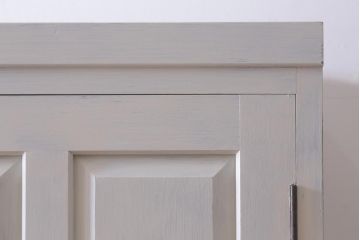 松本民芸家具のD型洋服箪笥をリペア&カスタム!可動部の調整を行い、アンティークホワイトのペイント仕上げ。(ワードローブ、収納箪笥)