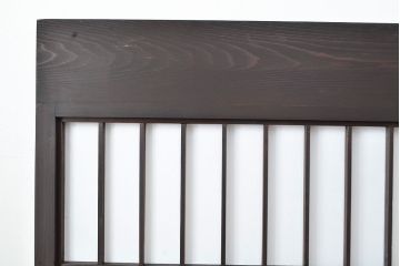 上手物の障子戸4枚をリペア&カスタム!設置場所に合わせてリサイズ。ガラスはクリアガラスへ入れ替え。障子はプラスチック障子に張り替え。濃い茶色で着色し仕上げ。(引き戸、建具)