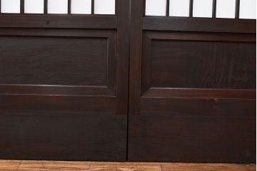 上手物の障子戸4枚をリペア&カスタム!設置場所に合わせてリサイズ。ガラスはクリアガラスへ入れ替え。障子はプラスチック障子に張り替え。濃い茶色で着色し仕上げ。(引き戸、建具)