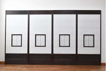 上手物の障子戸4枚をリペア&カスタム!設置場所に合わせてリサイズ。ガラスはクリアガラスへ入れ替え。障子はプラスチック障子に張り替え。濃い茶色で着色し仕上げ。(引き戸、建具)